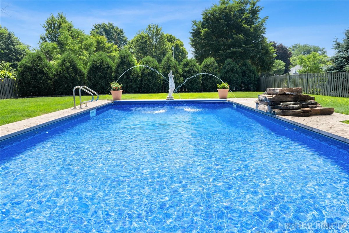 621 Dilorenzo Drive, Naperville, IL 60565