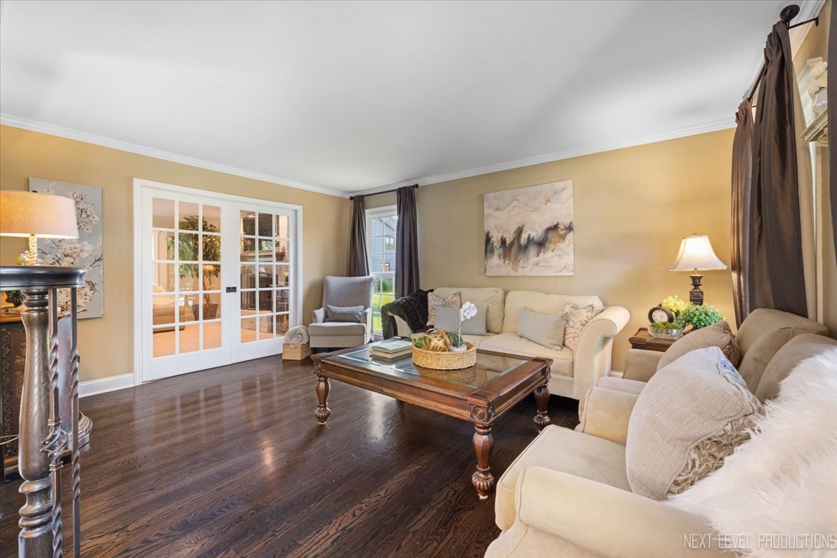 621 Dilorenzo Drive, Naperville, IL 60565