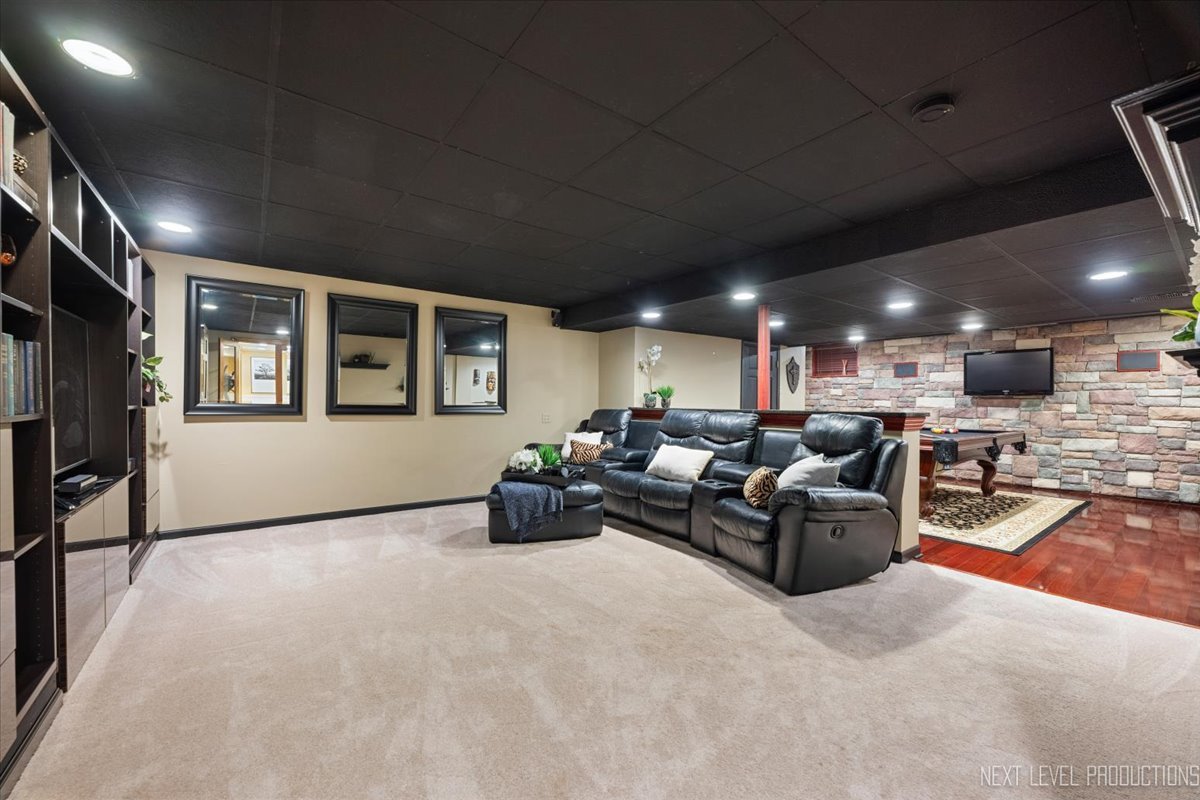 621 Dilorenzo Drive, Naperville, IL 60565