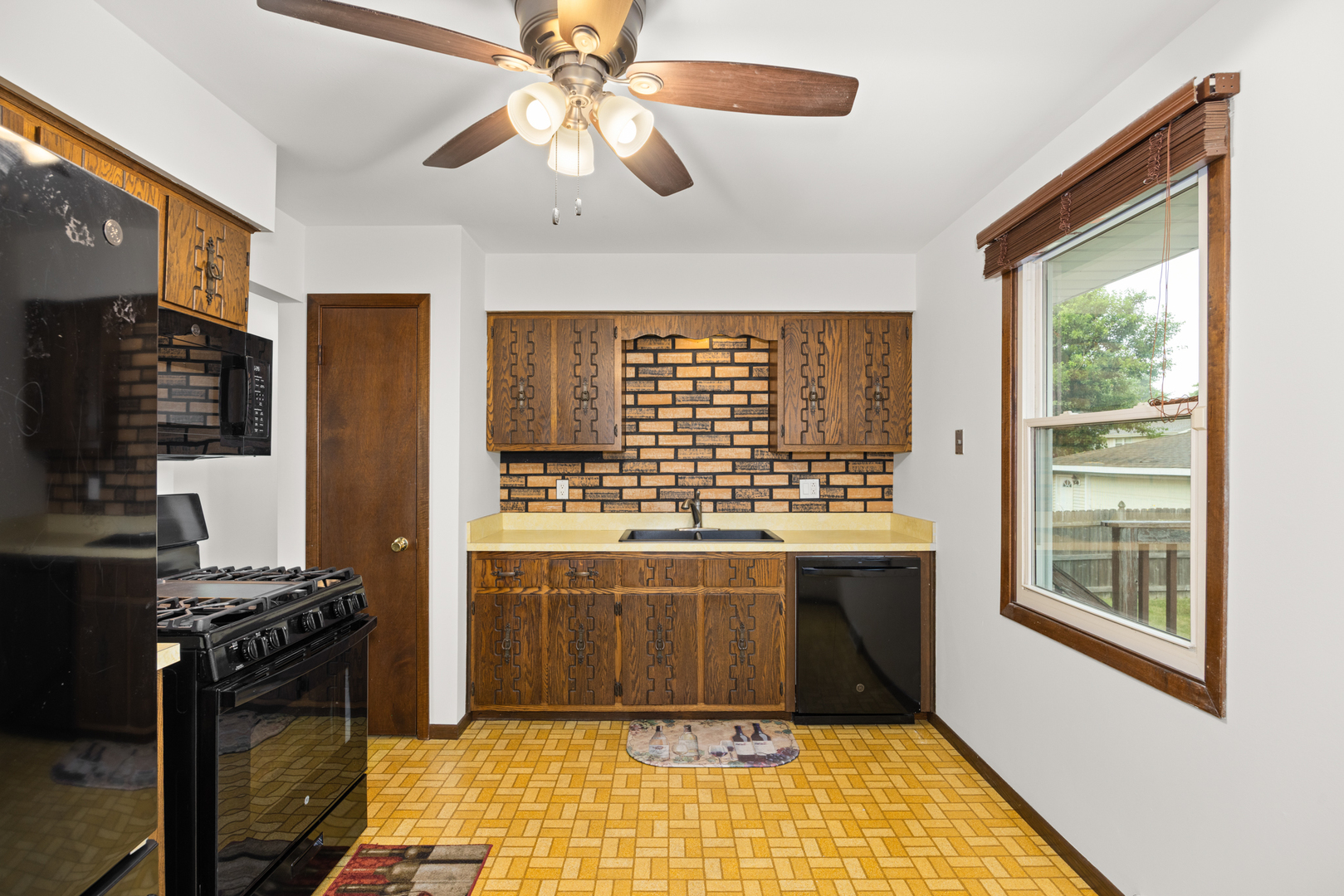 2110 Sanford Avenue, New Lenox, IL 60451