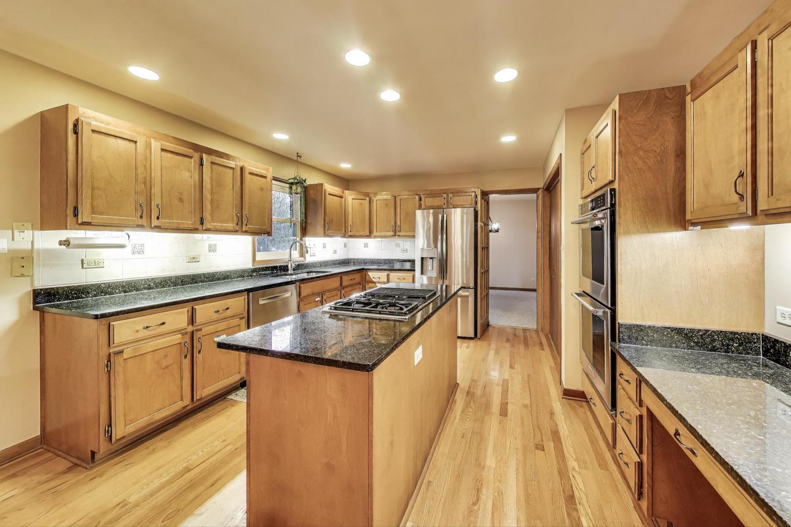 920 Barnside Road, New Lenox, IL 60451