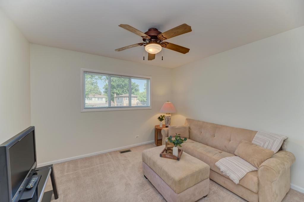 1367 S Elizabeth Street, Lombard, IL 60148