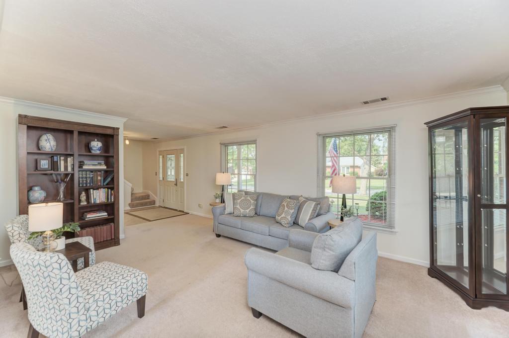 1367 S Elizabeth Street, Lombard, IL 60148