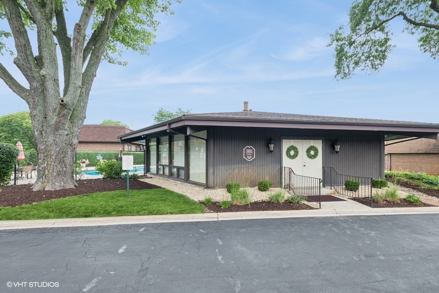 48 Parliament Drive #132, Palos Heights, IL 60463