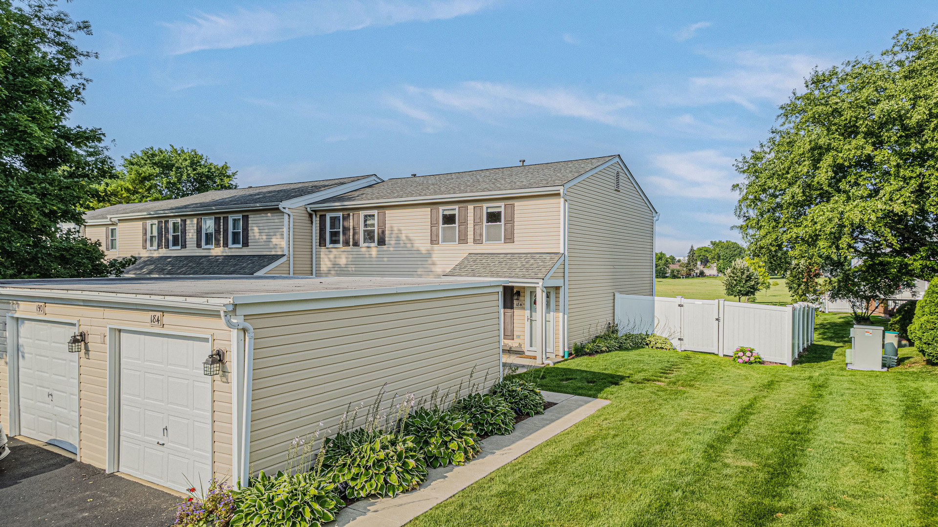 184 Rodenburg Road, Roselle, IL 60172