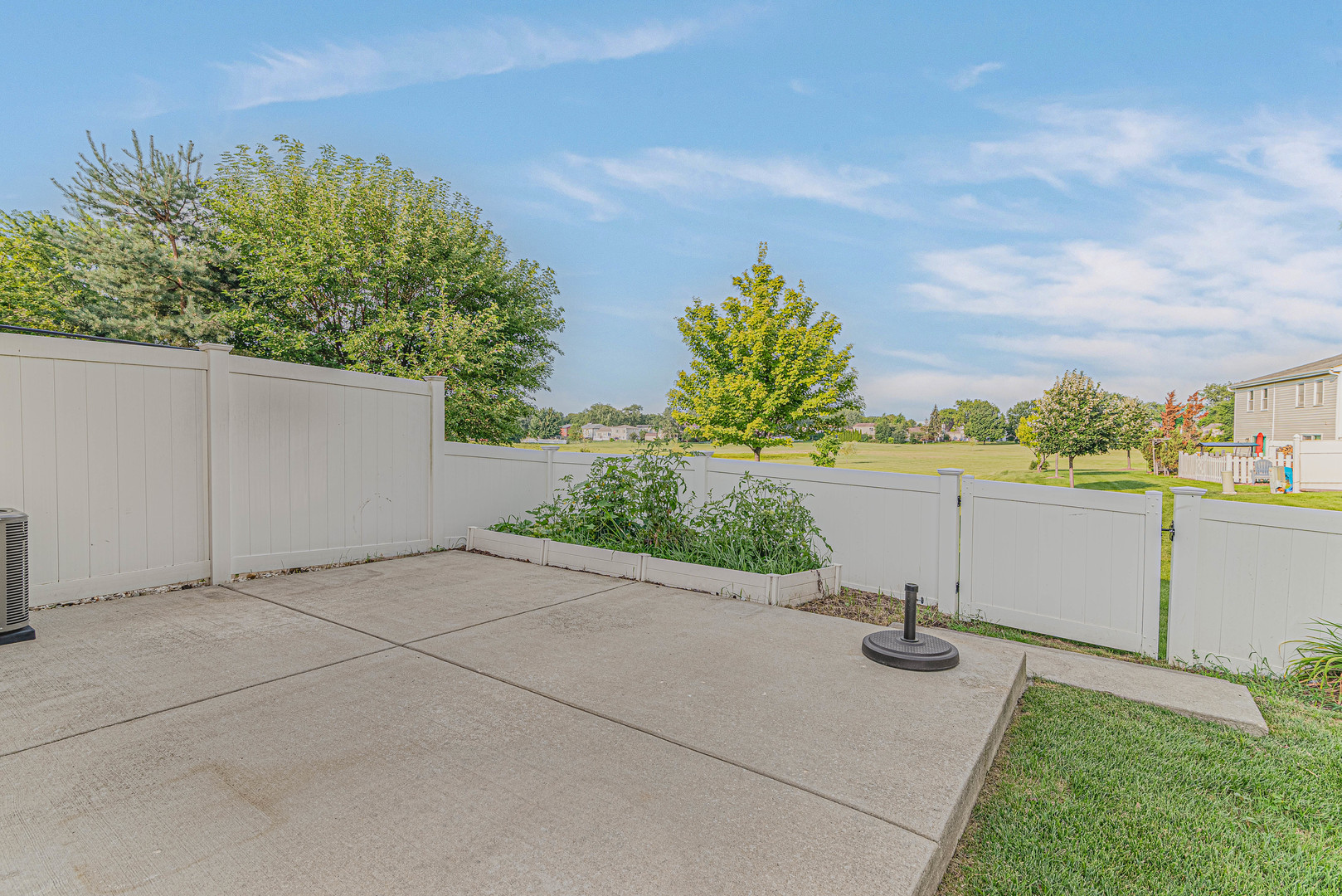 184 Rodenburg Road, Roselle, IL 60172