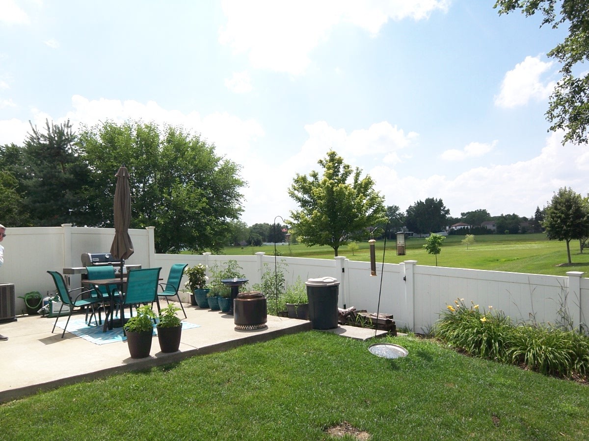 184 Rodenburg Road, Roselle, IL 60172