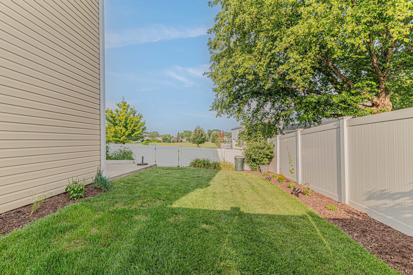 184 Rodenburg Road, Roselle, IL 60172