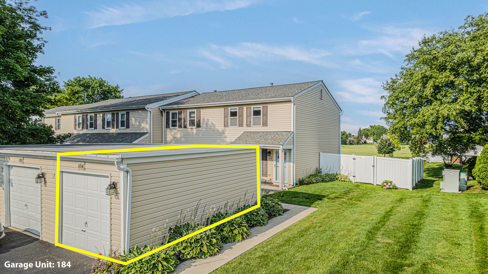 184 Rodenburg Road, Roselle, IL 60172