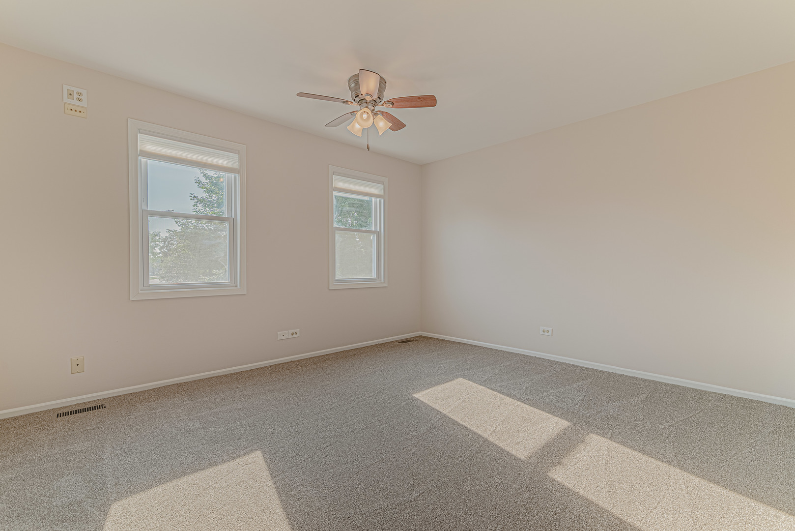 184 Rodenburg Road, Roselle, IL 60172