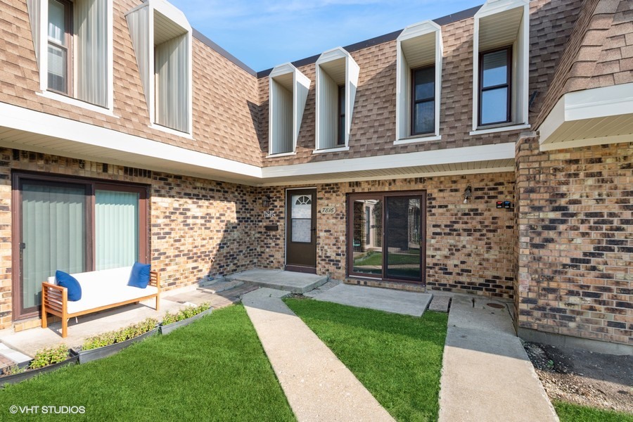 7816 WOODWARD Avenue #40-4G, Woodridge, IL 60517