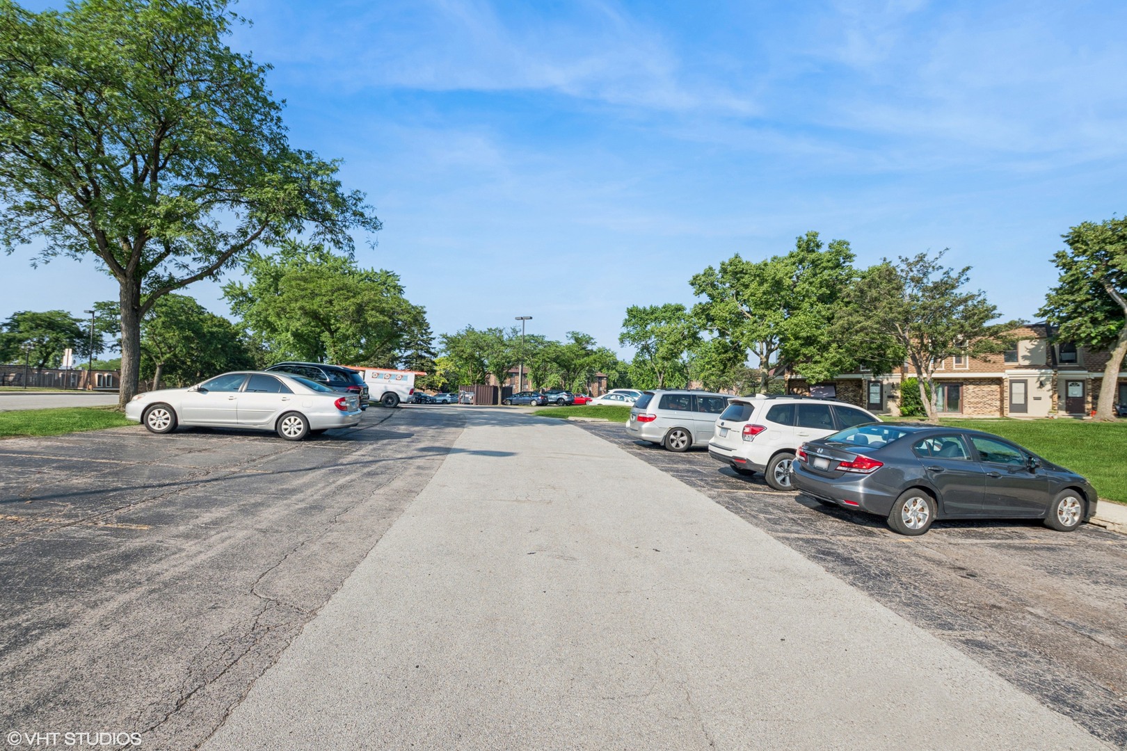 7816 WOODWARD Avenue #40-4G, Woodridge, IL 60517
