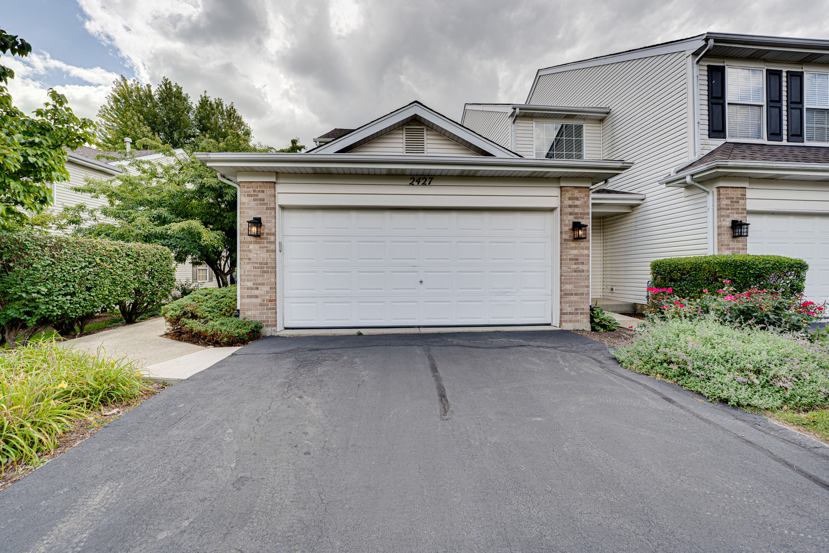 2427 STOUGHTON Circle #2427, Aurora, IL 60502