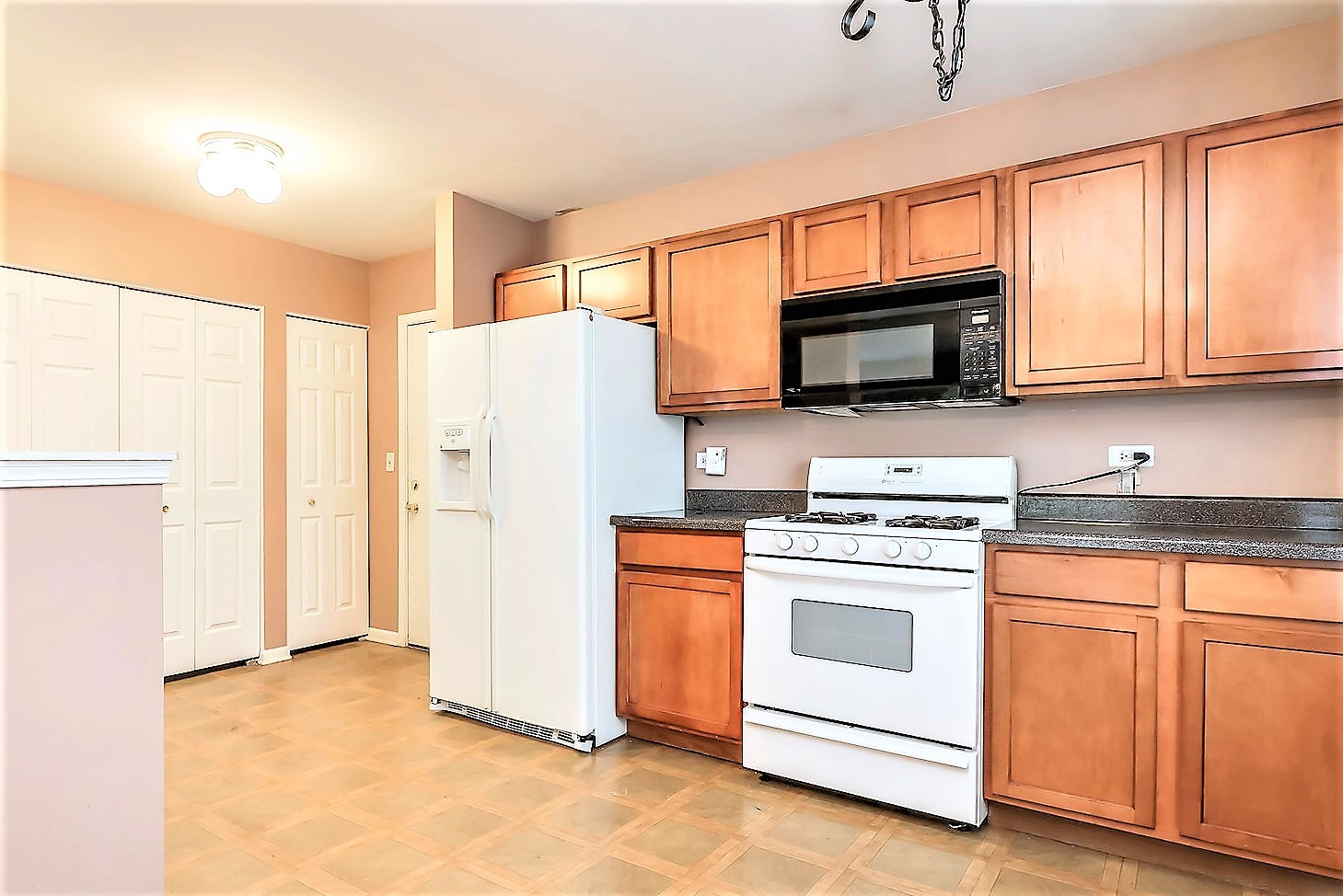 2427 STOUGHTON Circle #2427, Aurora, IL 60502
