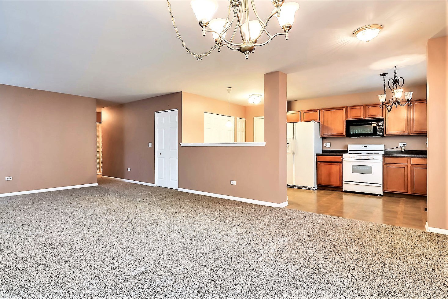 2427 STOUGHTON Circle #2427, Aurora, IL 60502