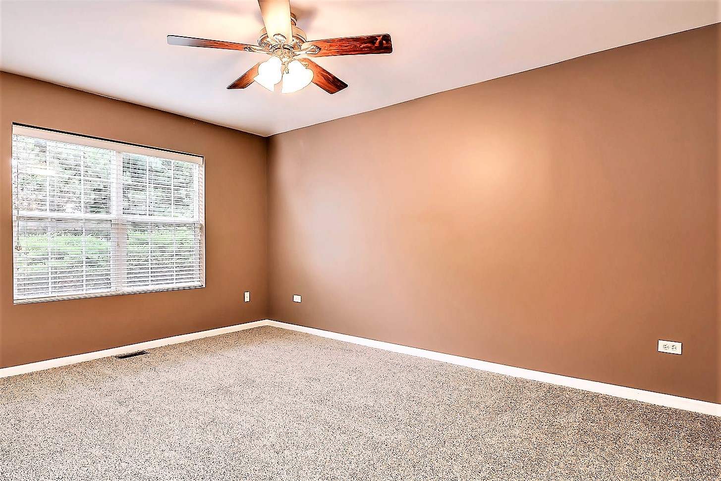 2427 STOUGHTON Circle #2427, Aurora, IL 60502