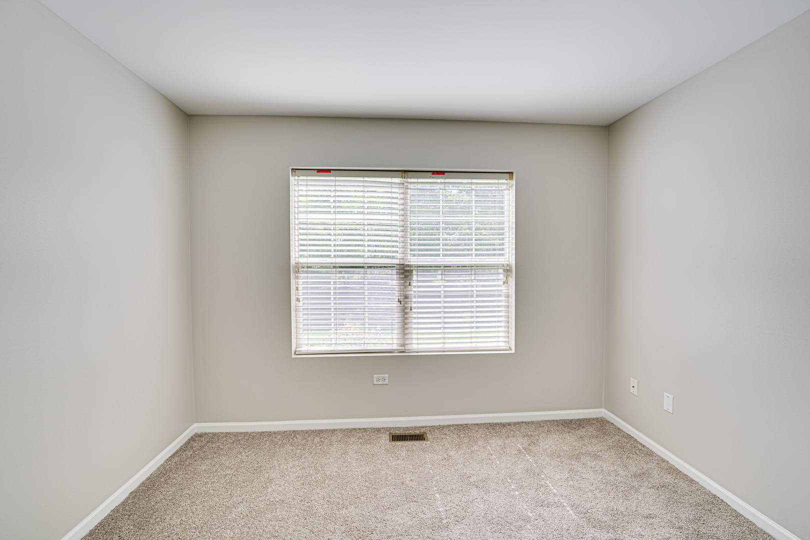 2427 STOUGHTON Circle #2427, Aurora, IL 60502