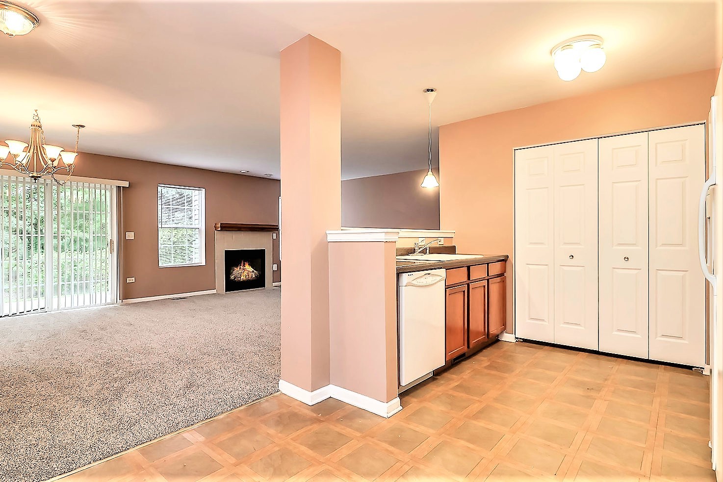2427 STOUGHTON Circle #2427, Aurora, IL 60502