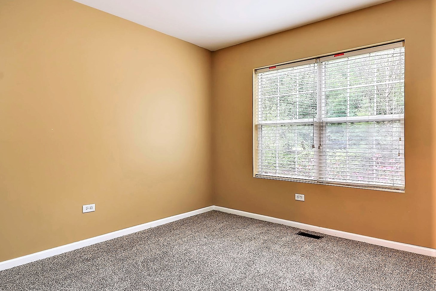 2427 STOUGHTON Circle #2427, Aurora, IL 60502