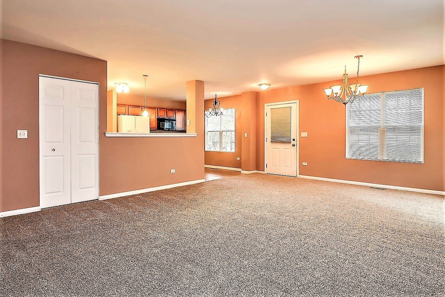 2427 STOUGHTON Circle #2427, Aurora, IL 60502
