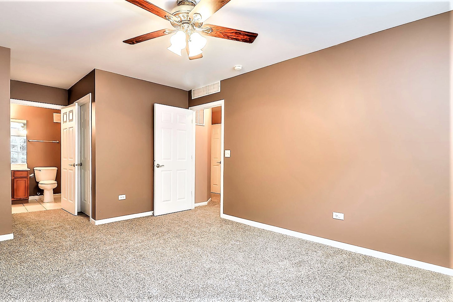 2427 STOUGHTON Circle #2427, Aurora, IL 60502