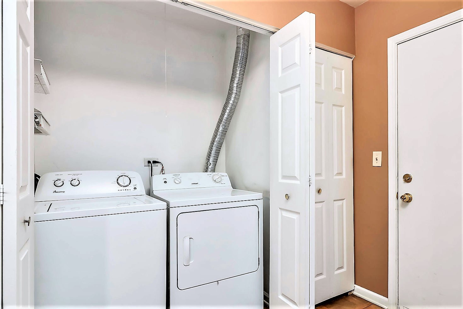 2427 STOUGHTON Circle #2427, Aurora, IL 60502