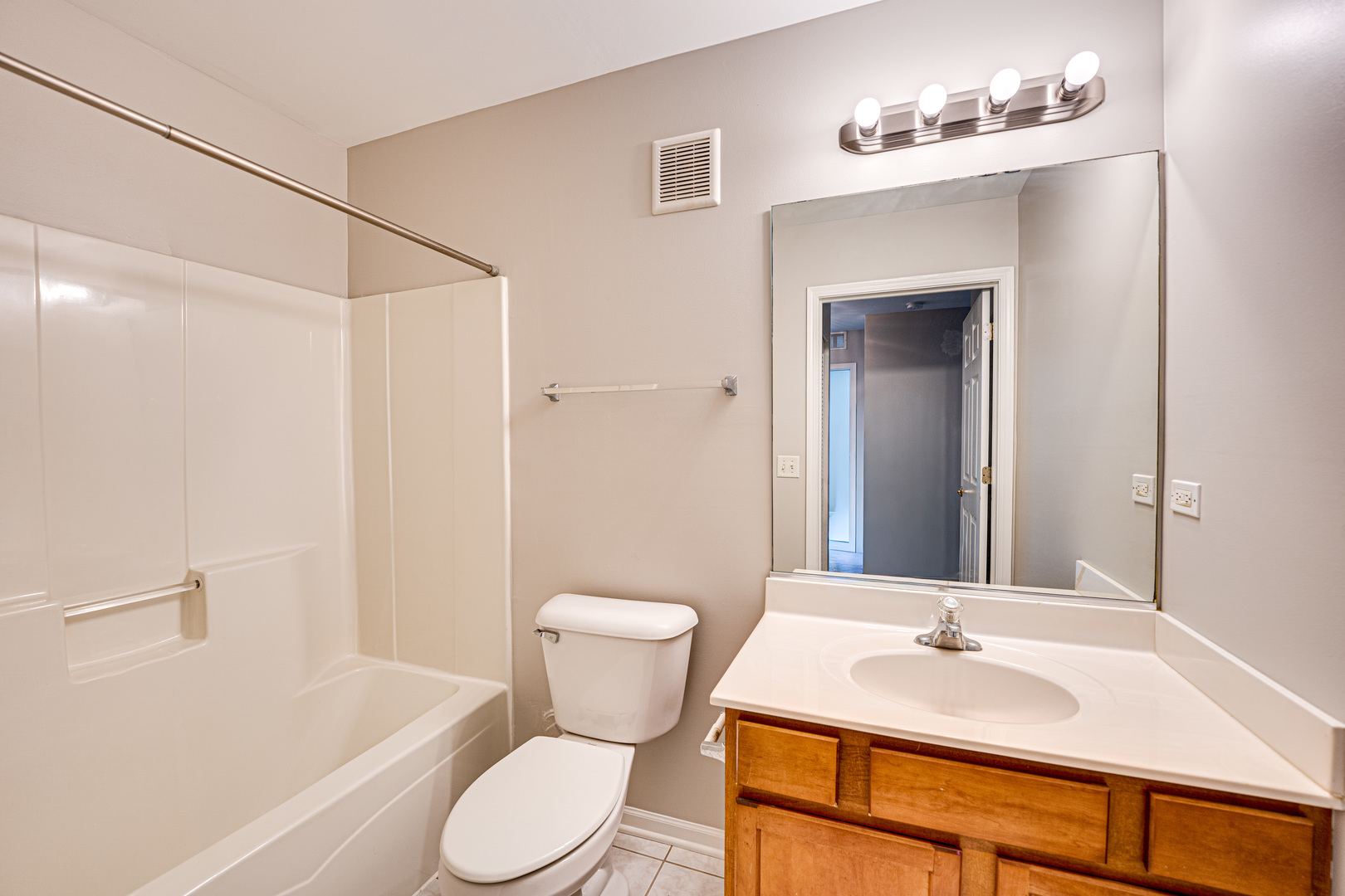 2427 STOUGHTON Circle #2427, Aurora, IL 60502