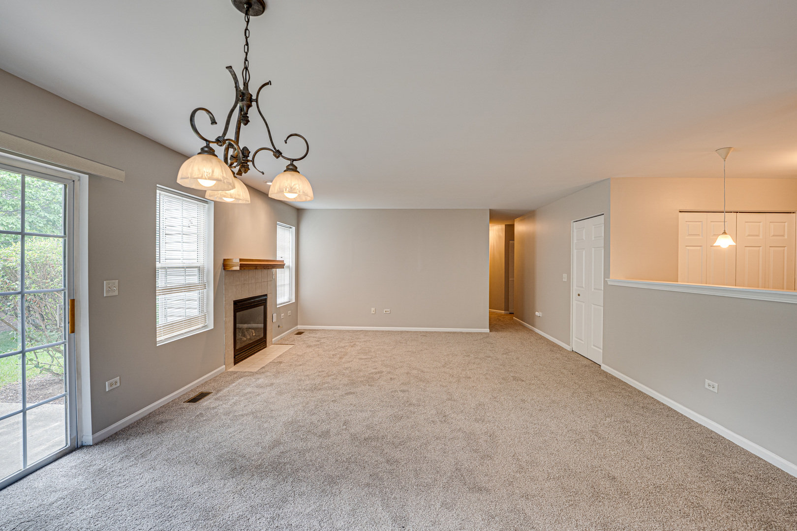 2427 STOUGHTON Circle #2427, Aurora, IL 60502