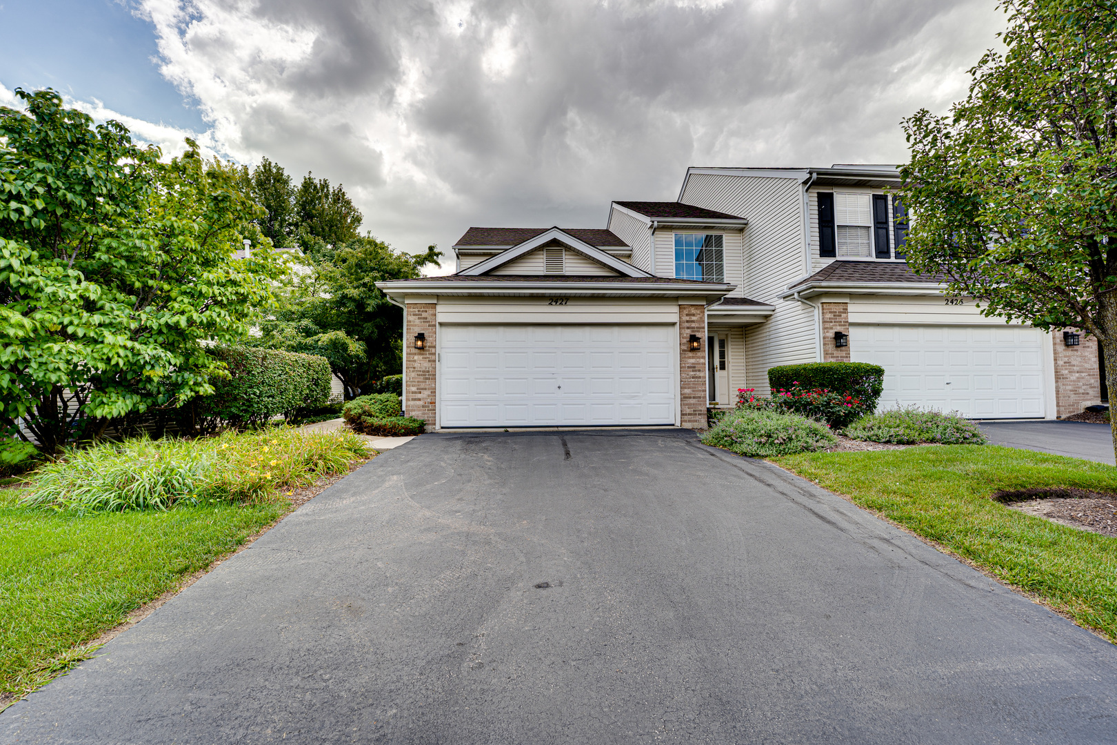 2427 STOUGHTON Circle #2427, Aurora, IL 60502