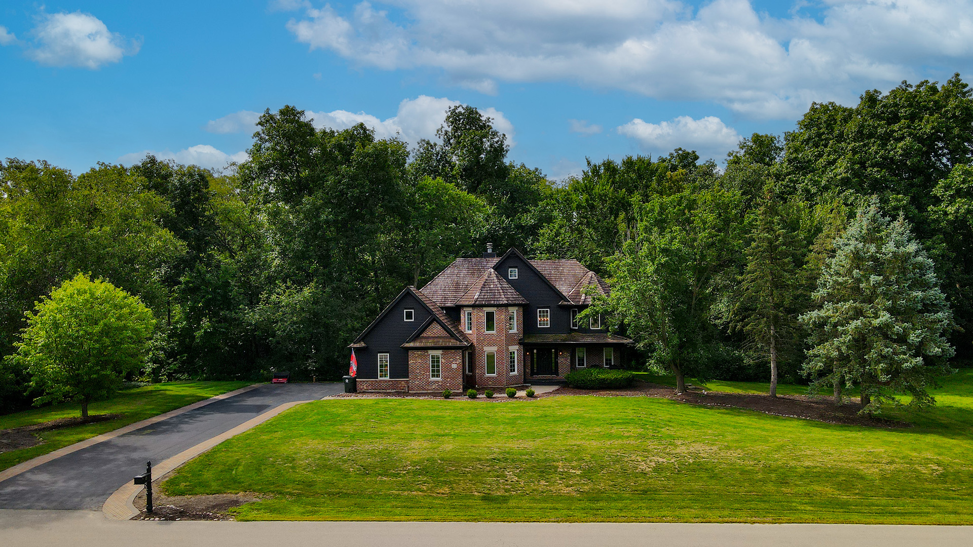 63 Oak Creek Drive, Yorkville, IL 60560