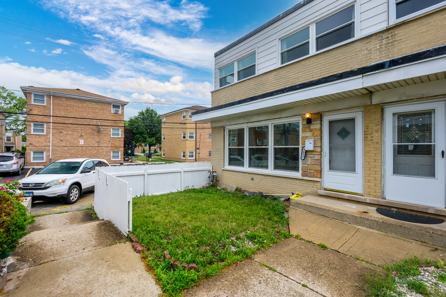 8821 N Washington Street #F, Niles, IL 60714