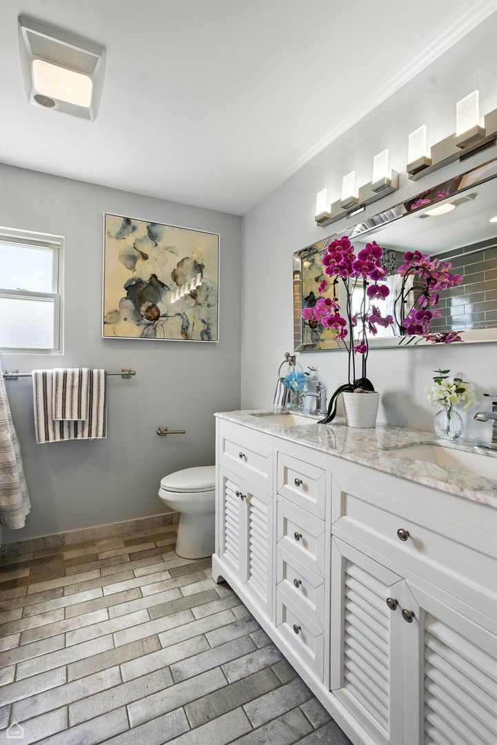 7515 W Roscoe Street, Chicago, IL 60634
