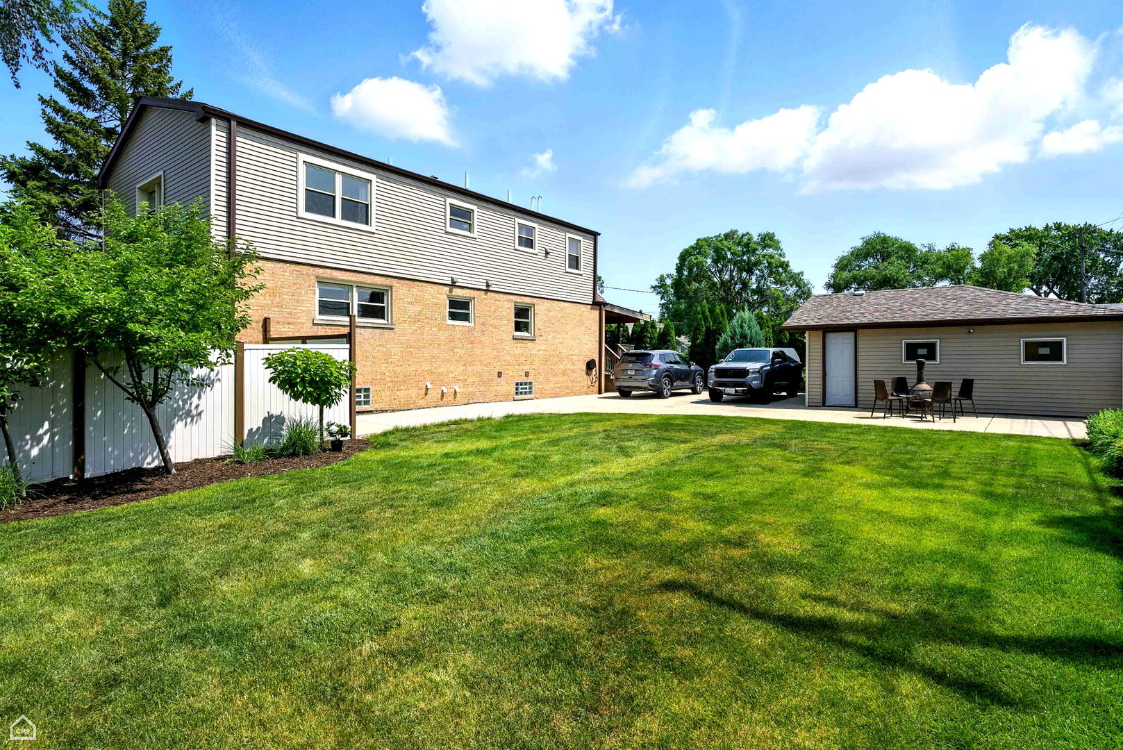 7515 W Roscoe Street, Chicago, IL 60634