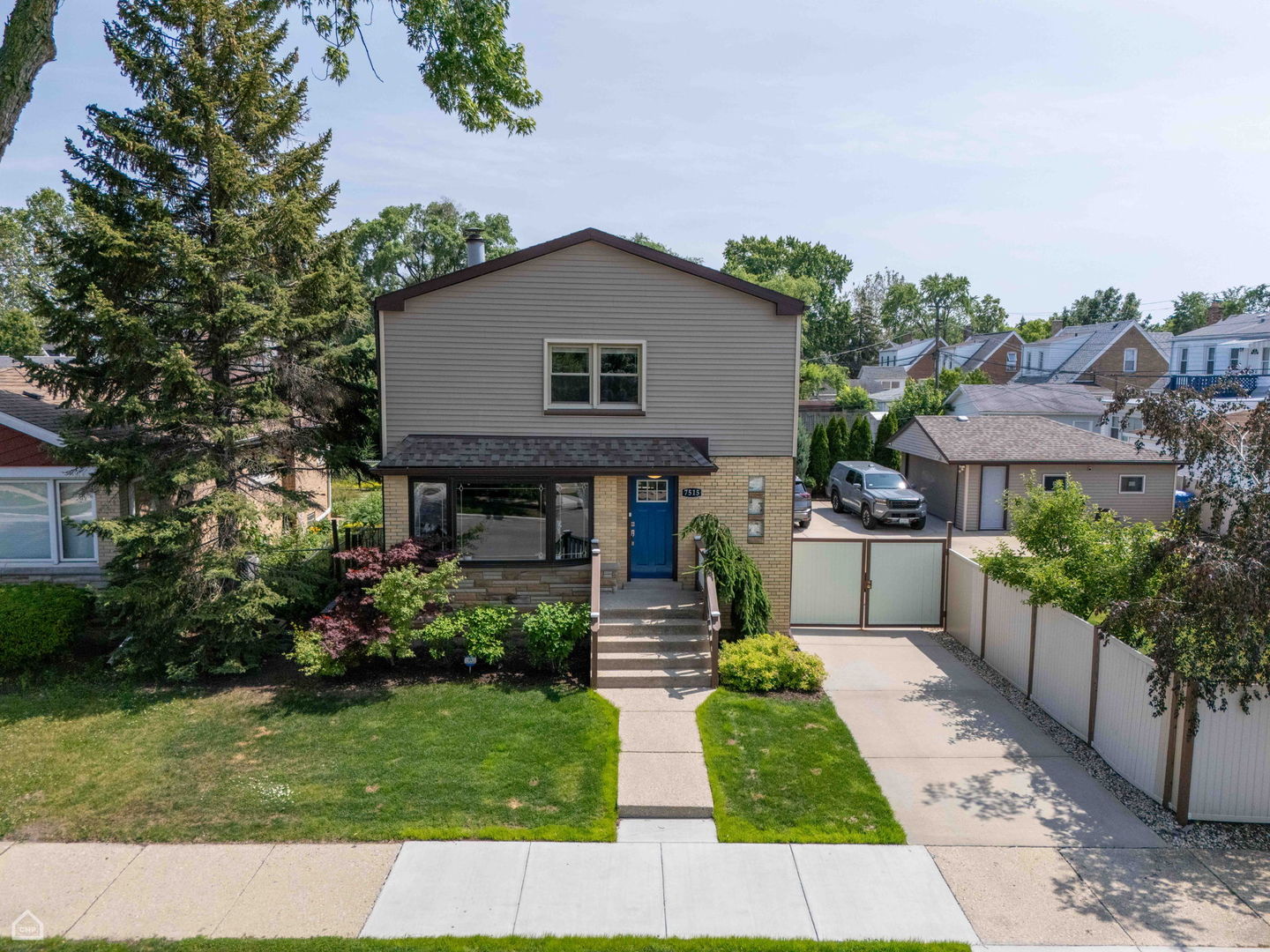 7515 W Roscoe Street, Chicago, IL 60634