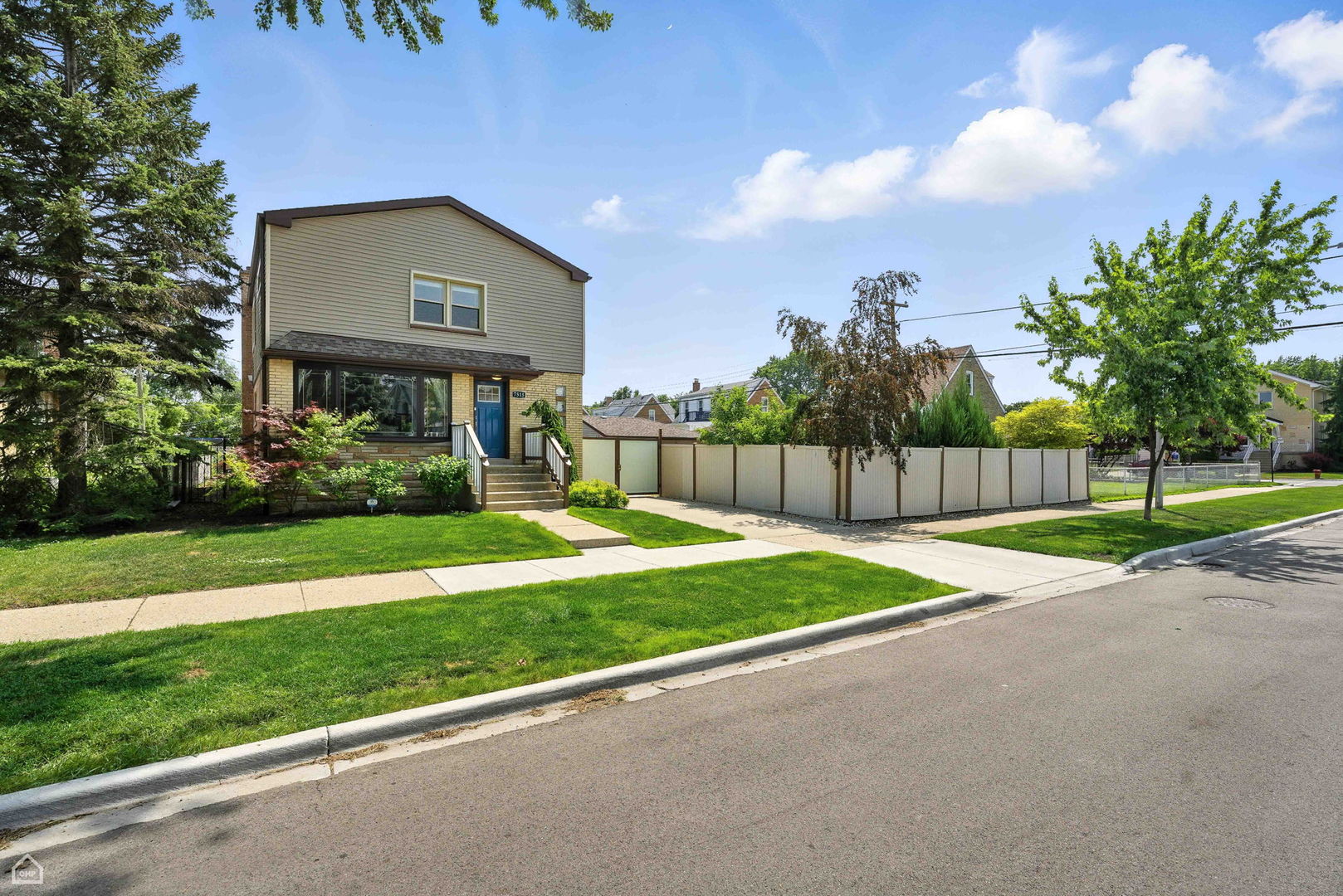 7515 W Roscoe Street, Chicago, IL 60634