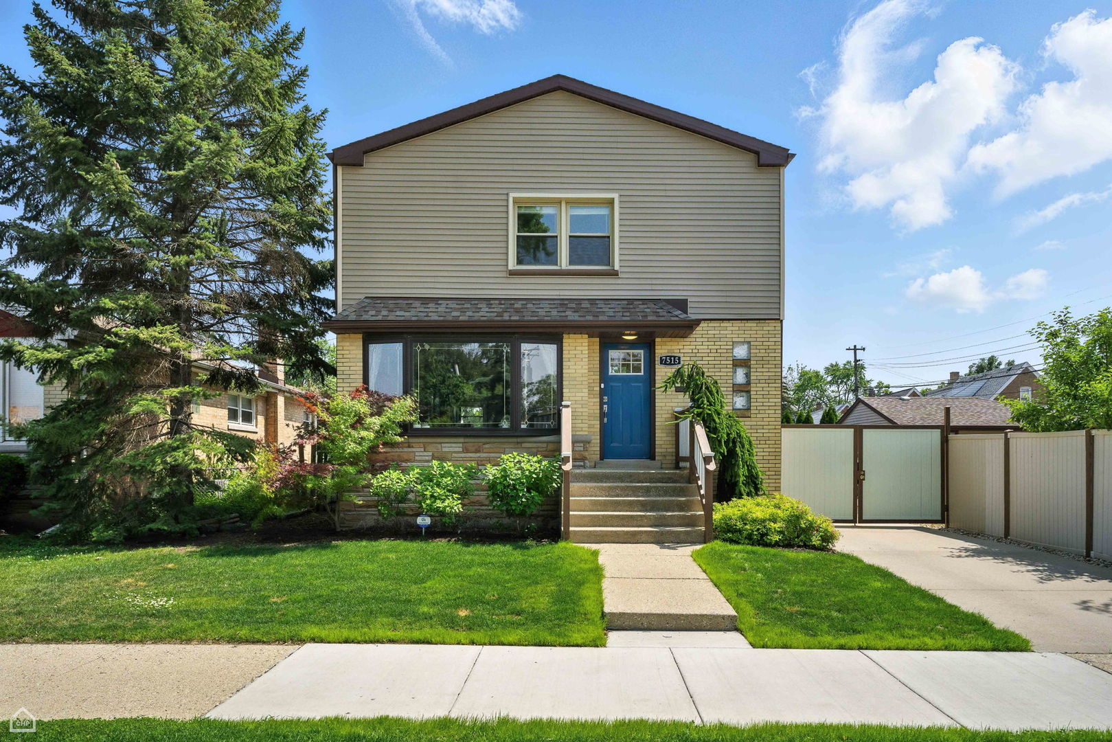 7515 W Roscoe Street, Chicago, IL 60634