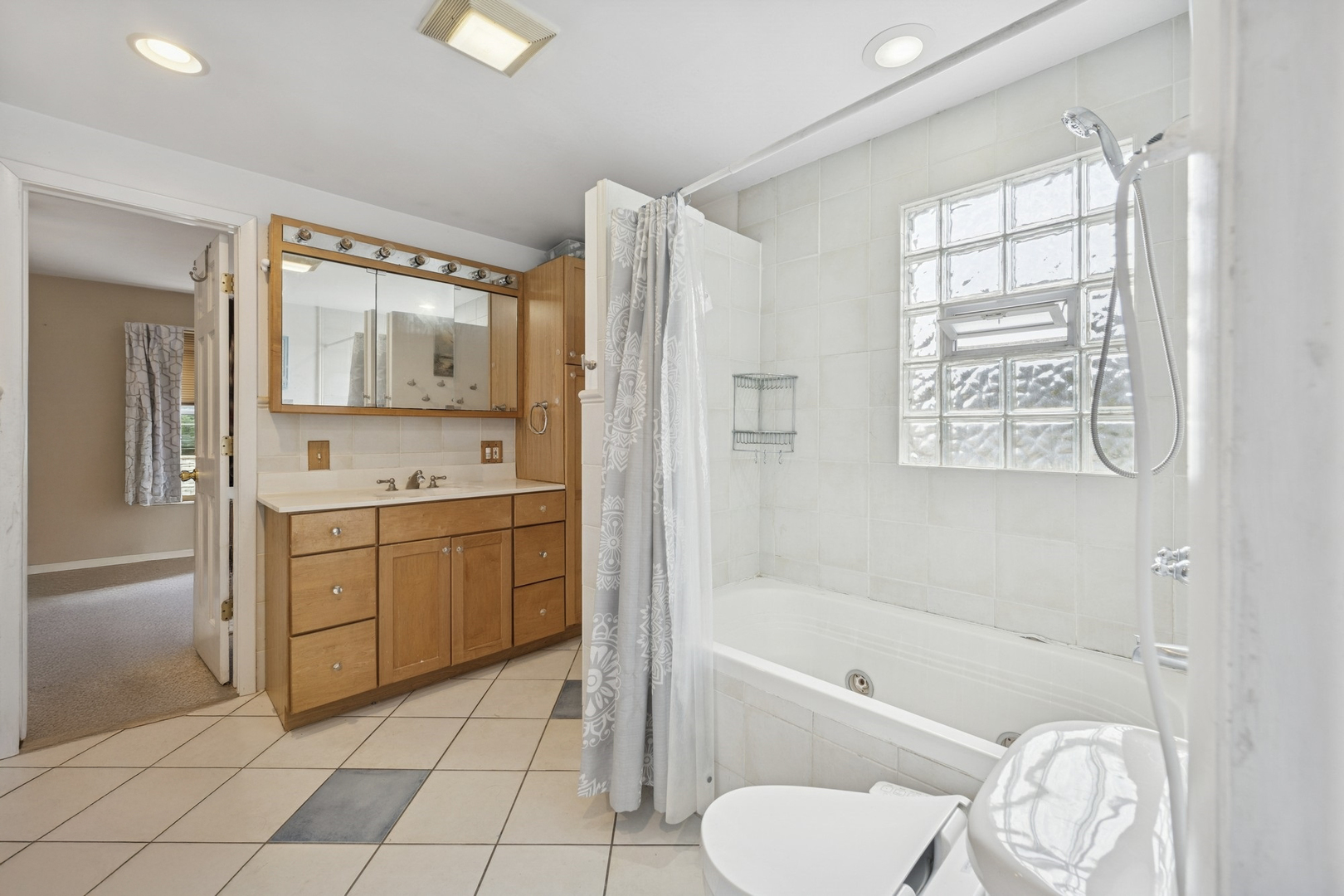5013 W Argyle Street, Chicago, IL 60630