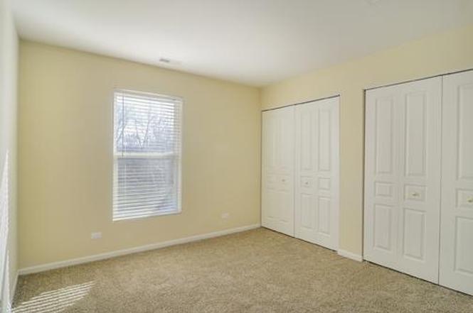 1073 Stamford Court, Aurora, IL 60502