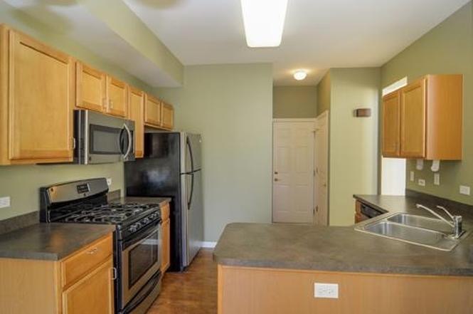 1073 Stamford Court, Aurora, IL 60502