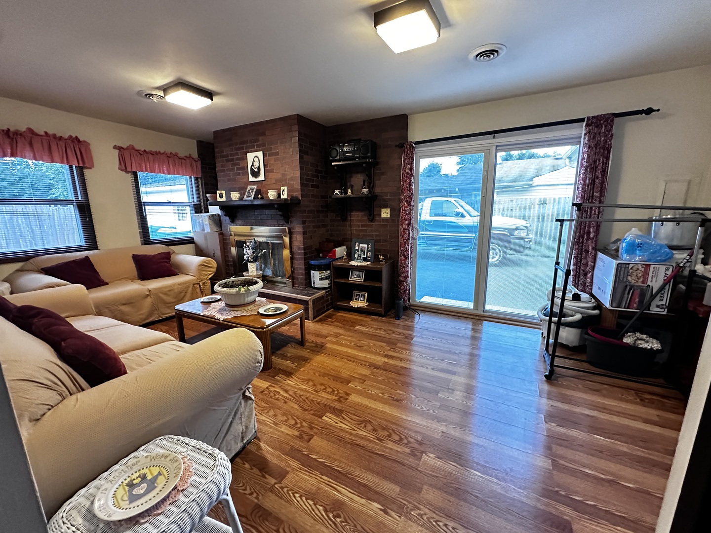 295 E Dennis Road, Wheeling, IL 60090