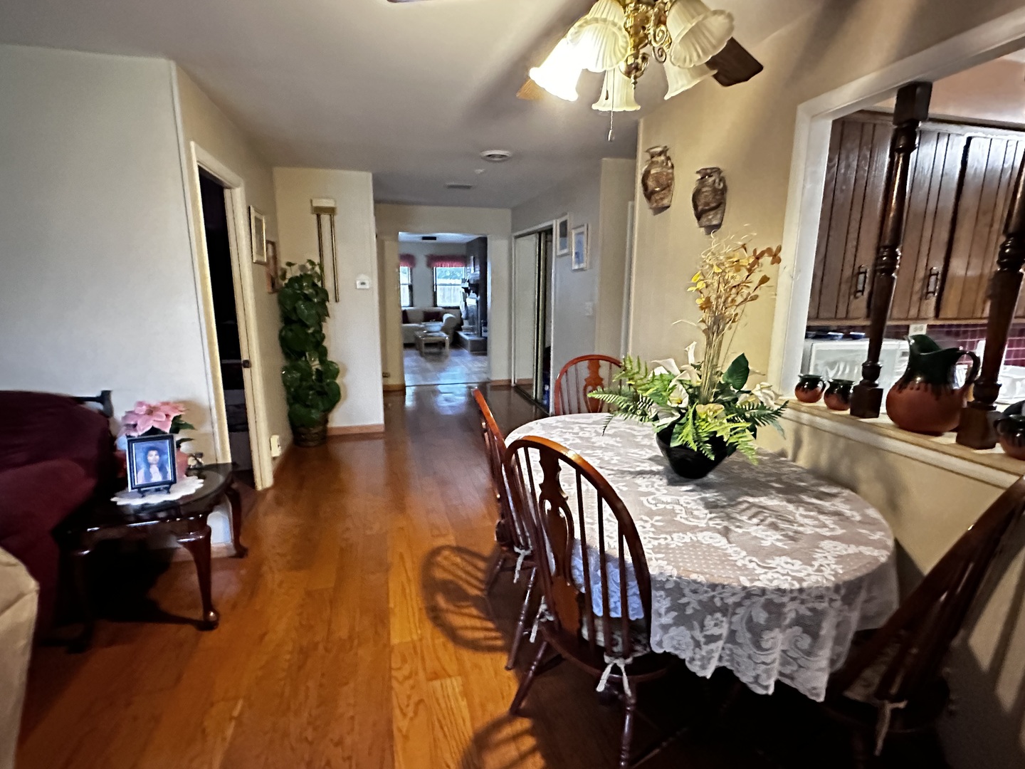 295 E Dennis Road, Wheeling, IL 60090