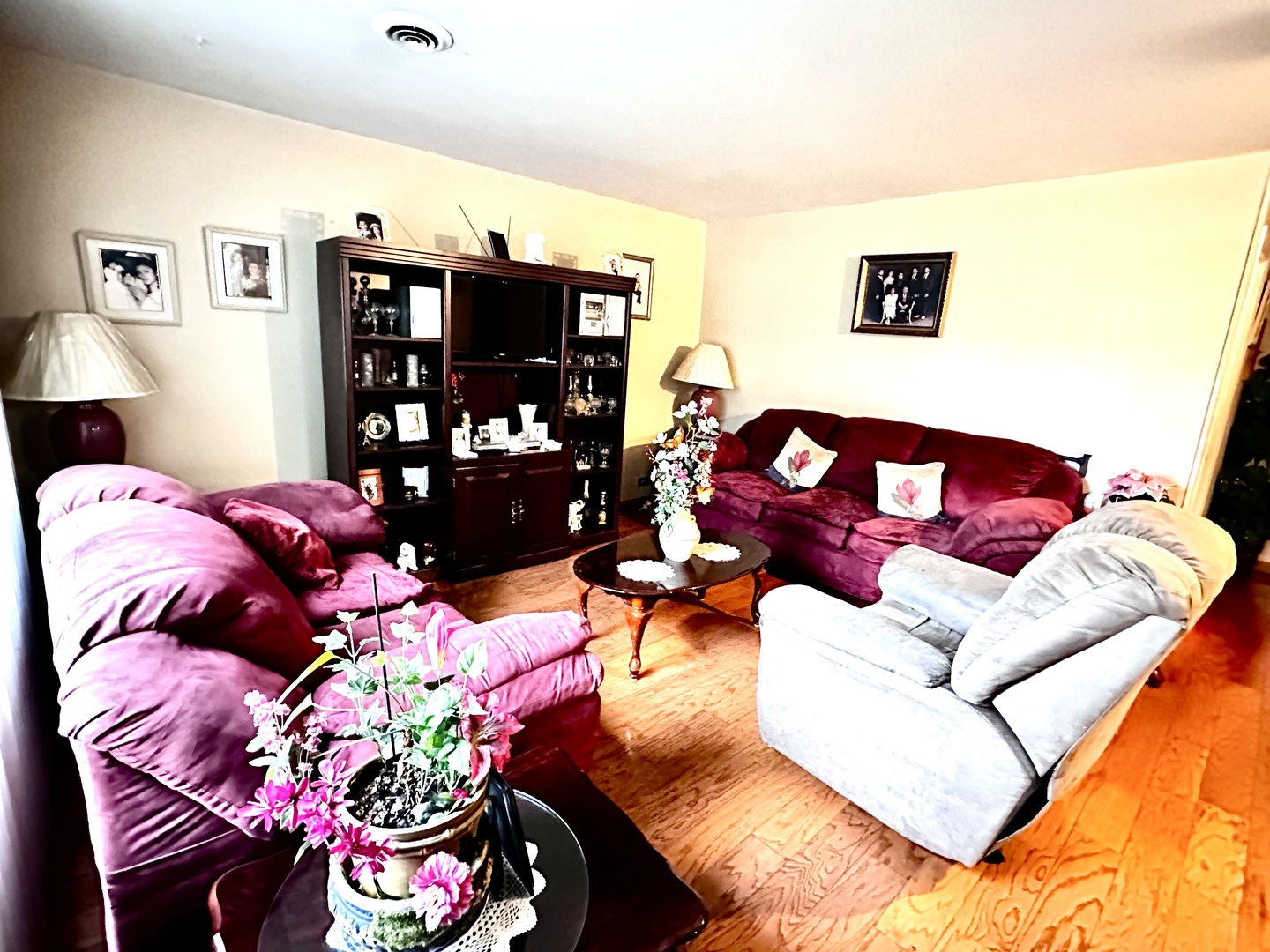 295 E Dennis Road, Wheeling, IL 60090