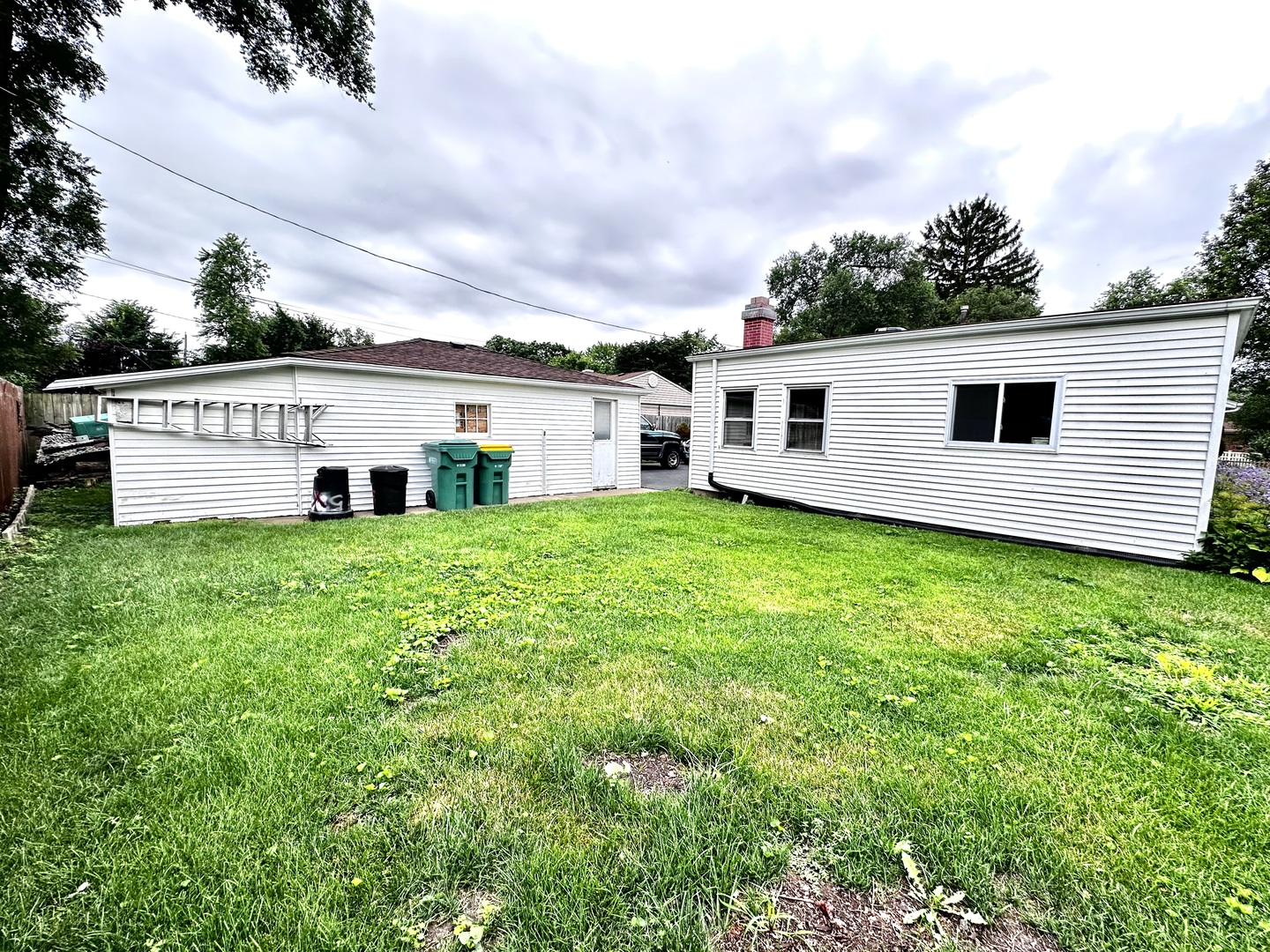 295 E Dennis Road, Wheeling, IL 60090