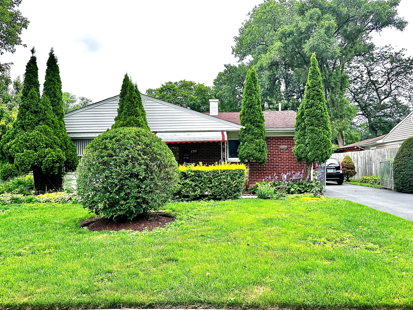 295 E Dennis Road, Wheeling, IL 60090