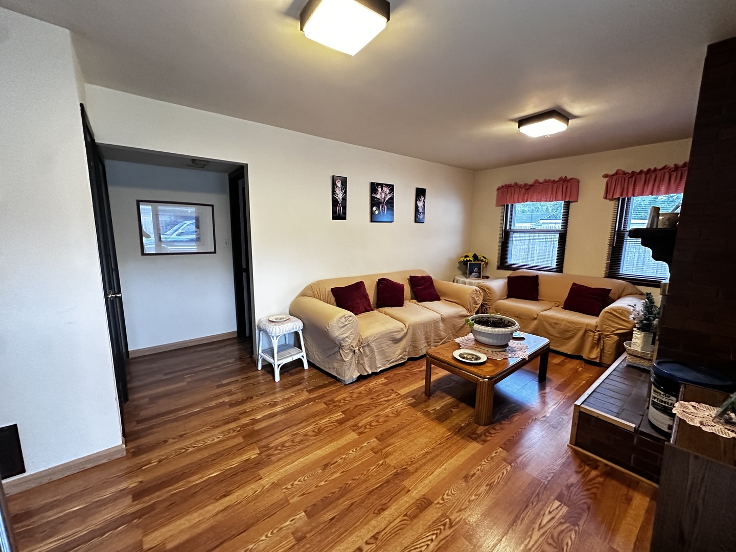 295 E Dennis Road, Wheeling, IL 60090