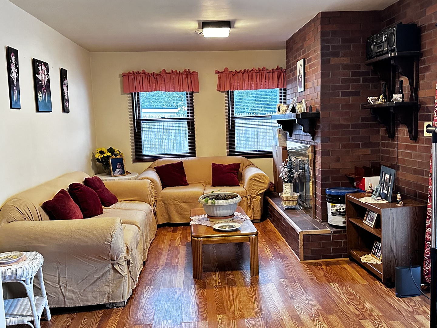 295 E Dennis Road, Wheeling, IL 60090