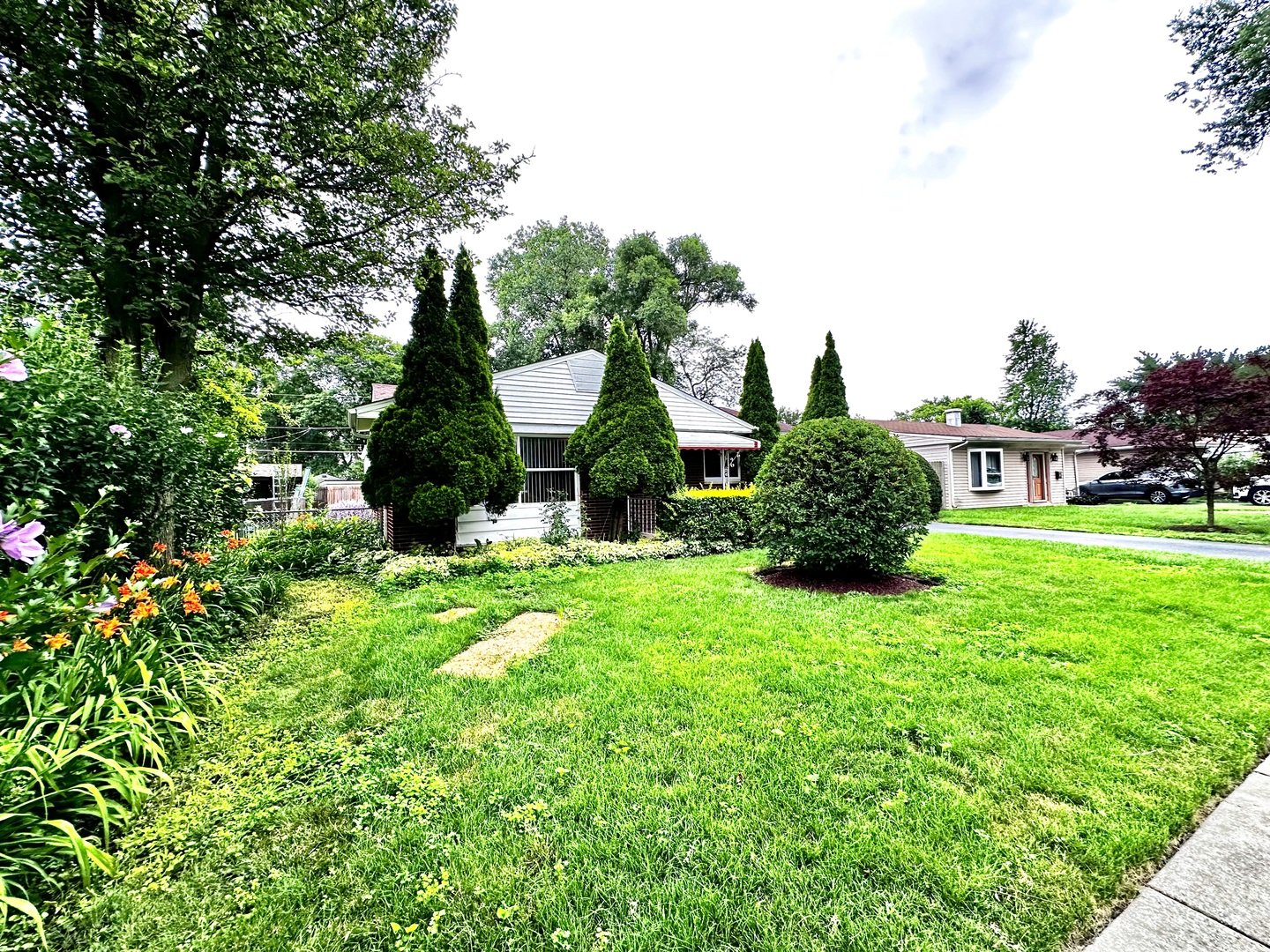 295 E Dennis Road, Wheeling, IL 60090