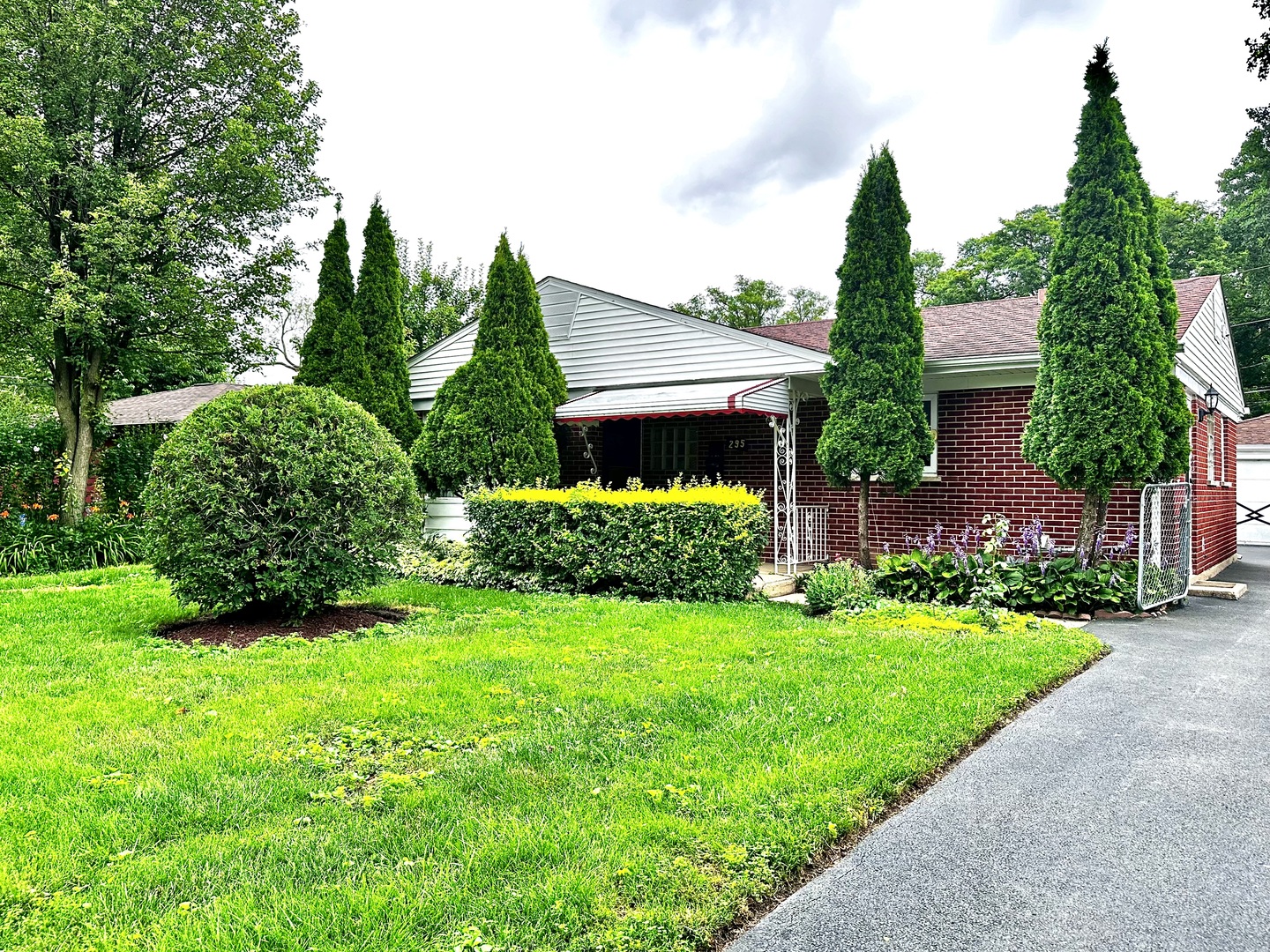 295 E Dennis Road, Wheeling, IL 60090
