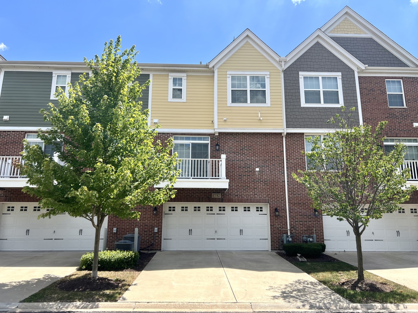 4182 Royal Mews Circle, Naperville, IL 60564