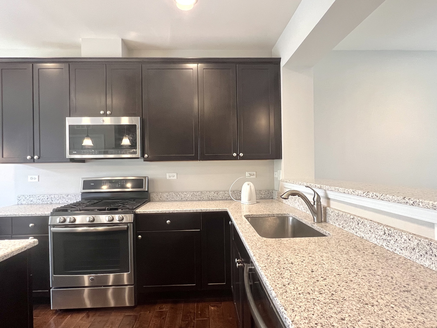 4182 Royal Mews Circle, Naperville, IL 60564